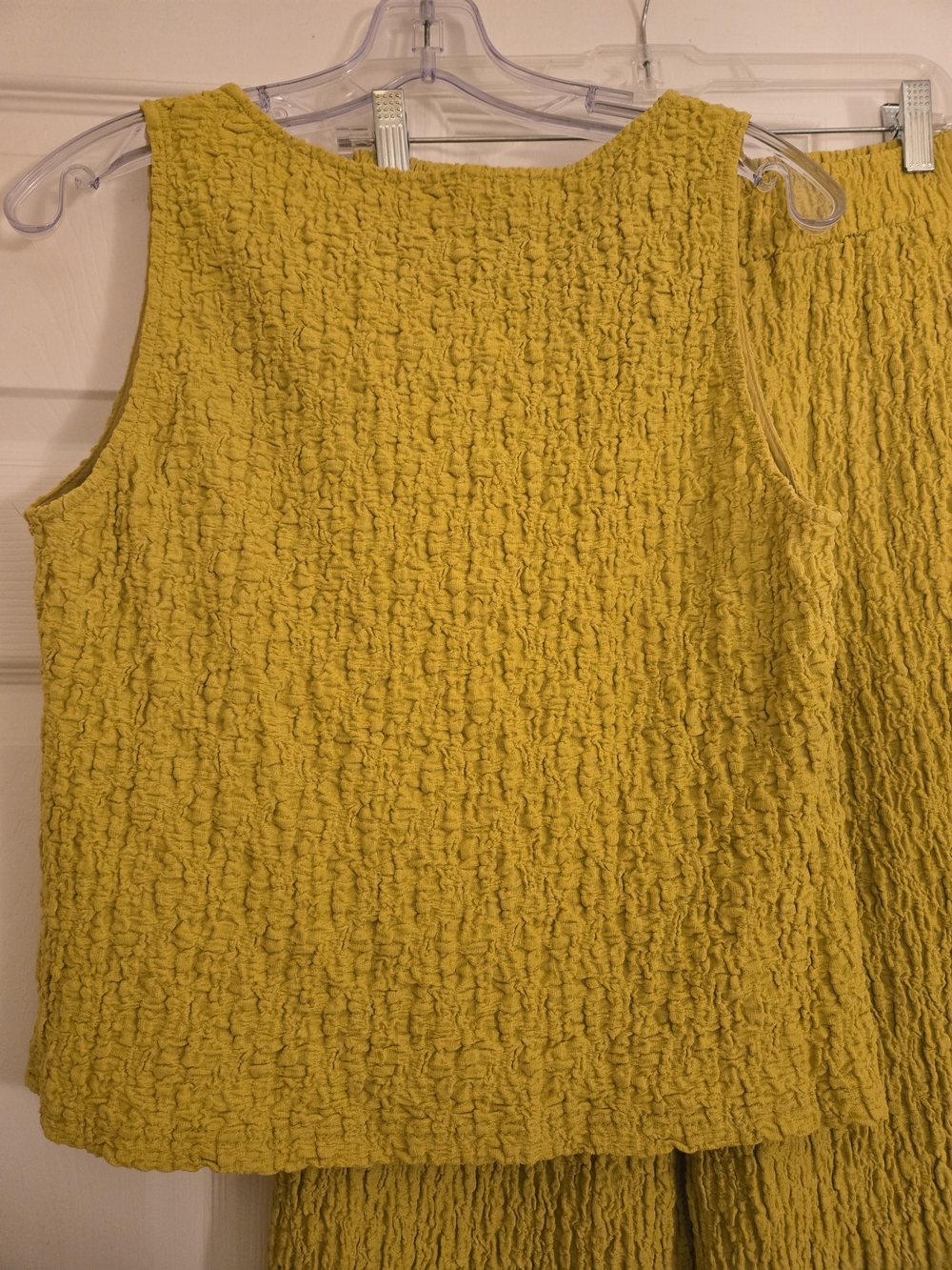 Textured Sleeveless Top & Wide-Leg Pants Set - Yellow - Picture 4 of 6